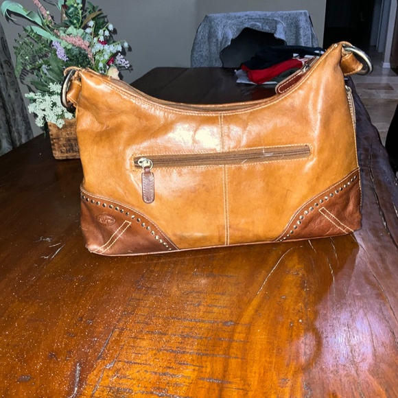 Western Heritage Studded Leather Handbag around Flag - Picture 4 of 10